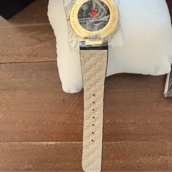 Gucci YA133312 Interlocking-G Latin Grammy 37MM Unisex Black Leather Watch - Picture 5 of 8